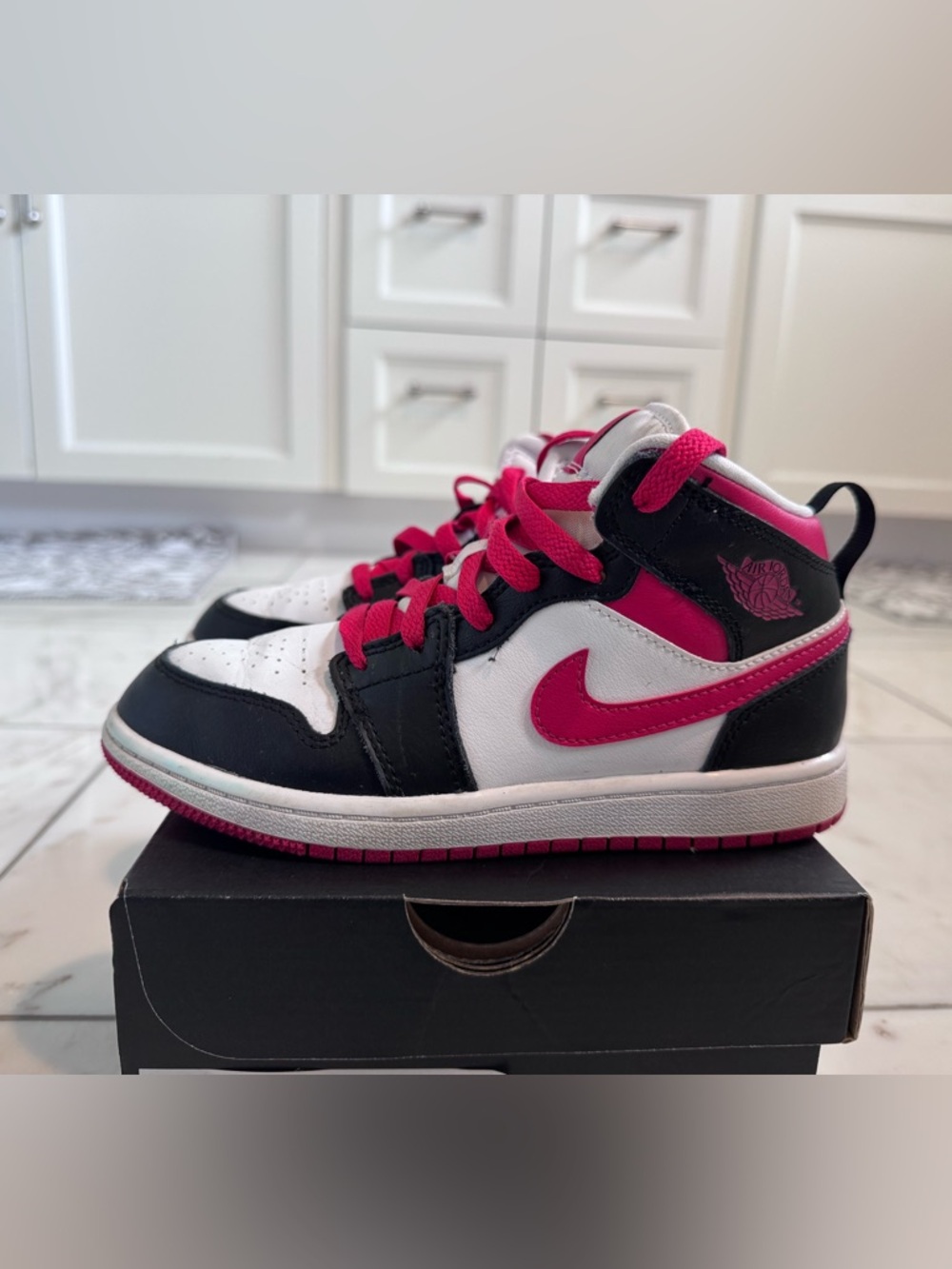 Air Jordan Mid 1